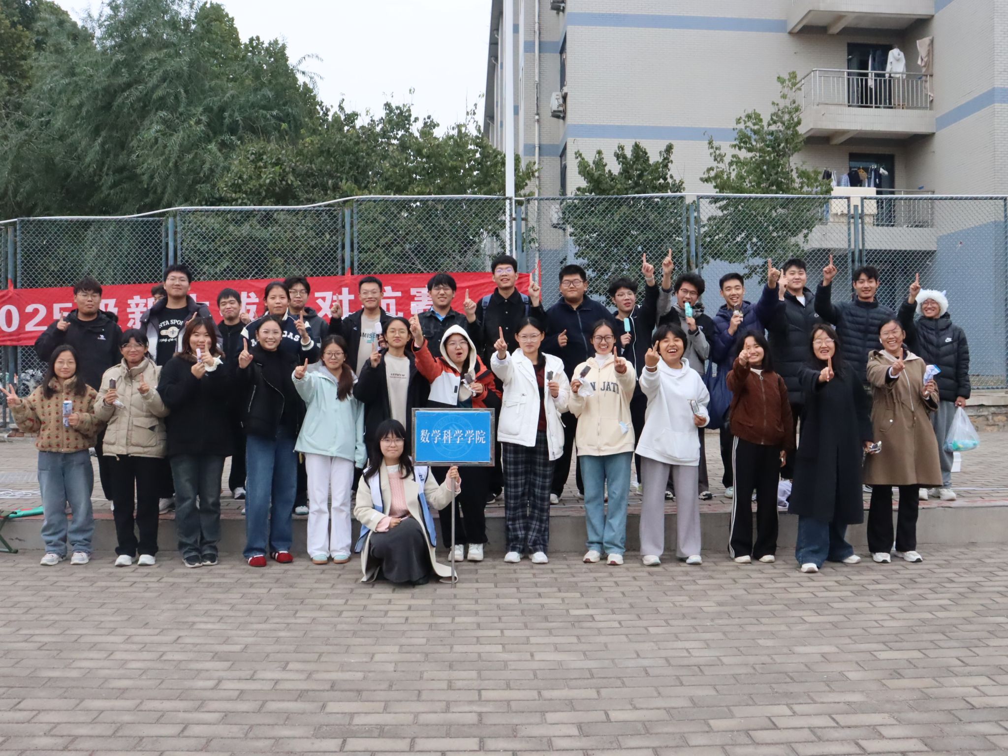 聚力赛场，绽放青春——我院跻身ok138cn太阳集团新生拔河赛四强